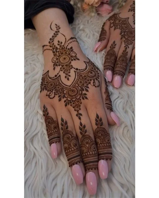 Refined Ruffle And Anklet Covering Back Hand Mehndi Design Refined Ruffle And Anklet Covering Back Hand Mehndi Design